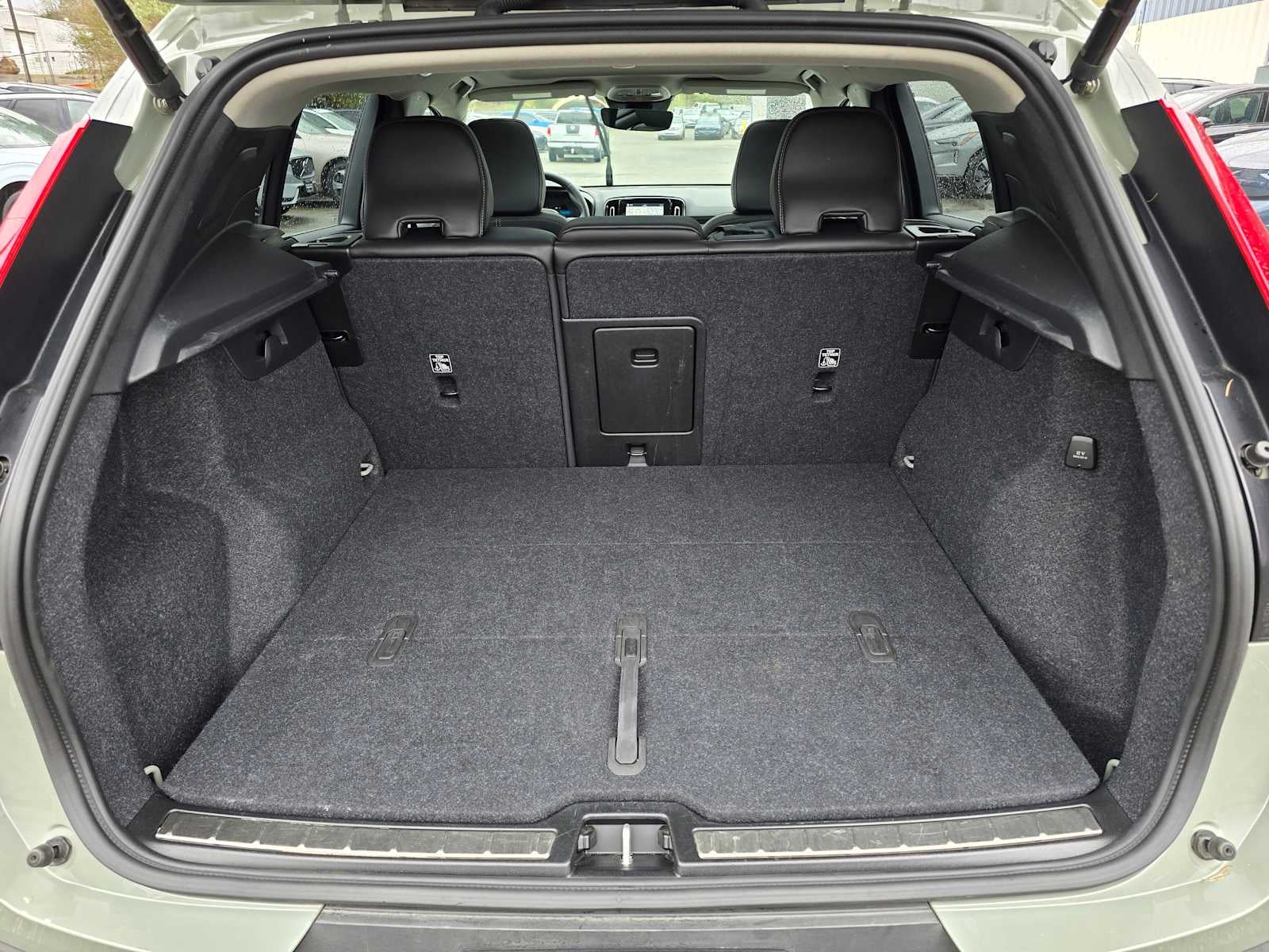 2025 Volvo XC40 Plus Bright Theme