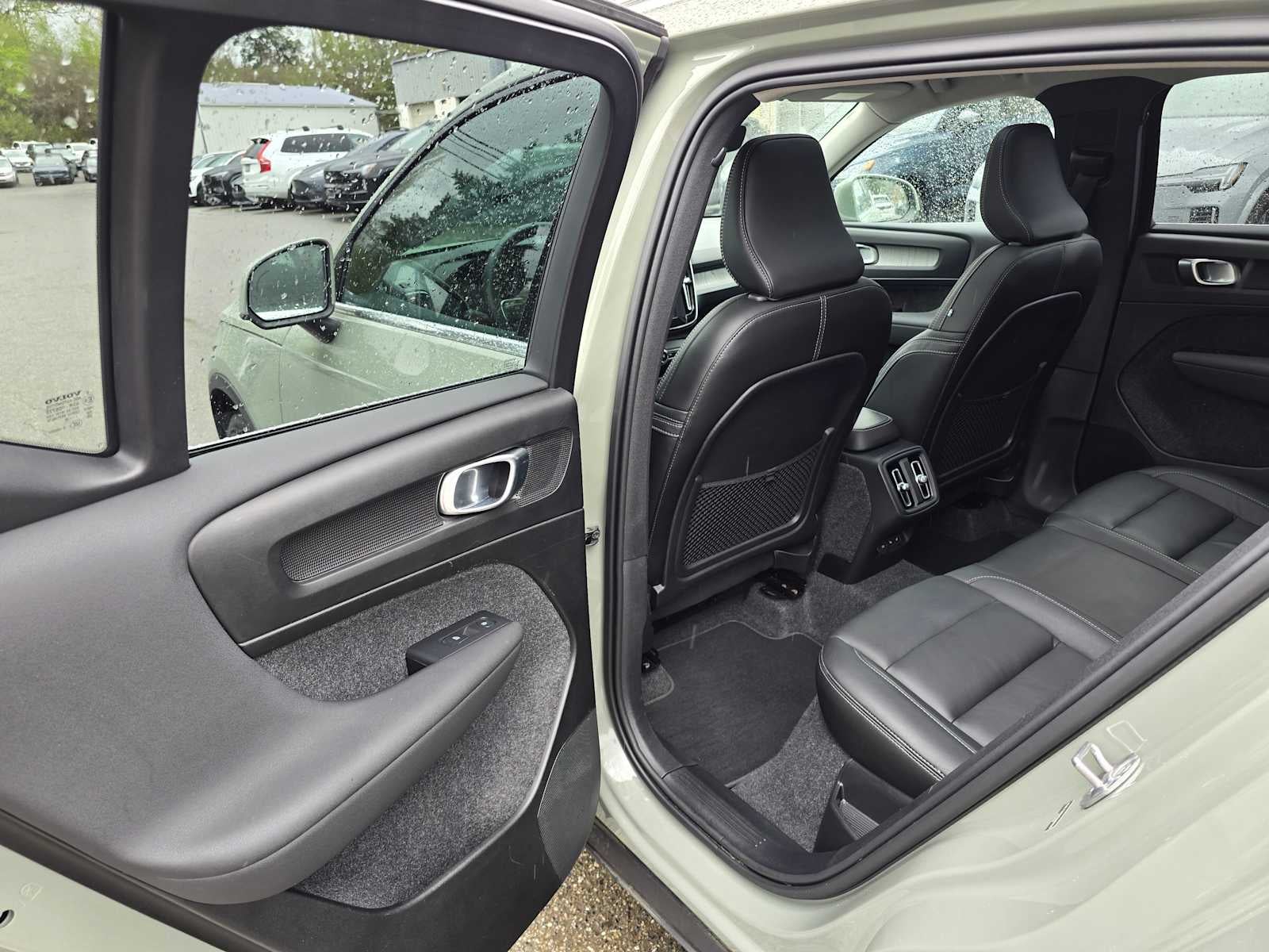 2025 Volvo XC40 Plus Bright Theme