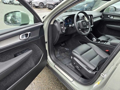 2025 Volvo XC40 Plus Bright Theme