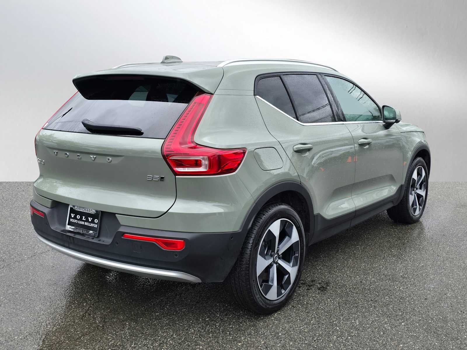 2025 Volvo XC40 Plus Bright Theme