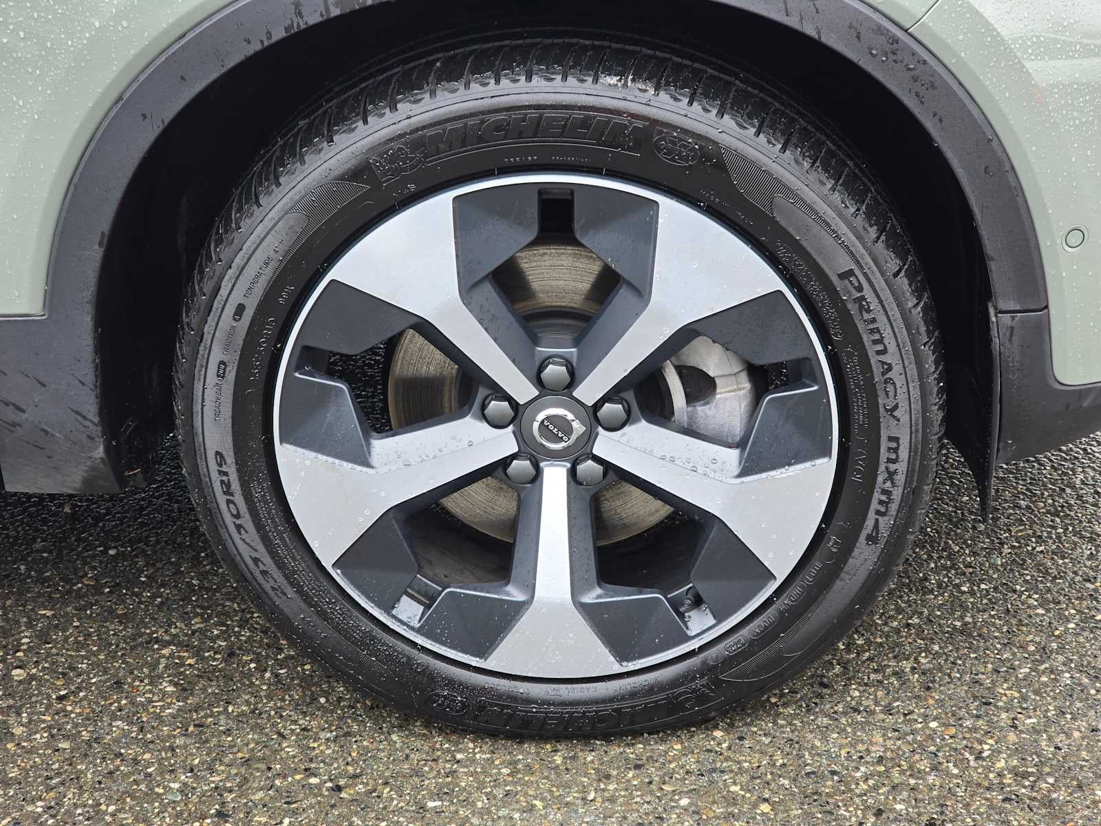 2025 Volvo XC40 Plus Bright Theme