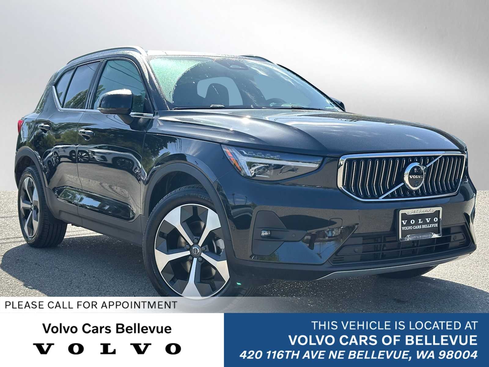 2025 Volvo XC40 Plus Bright Theme