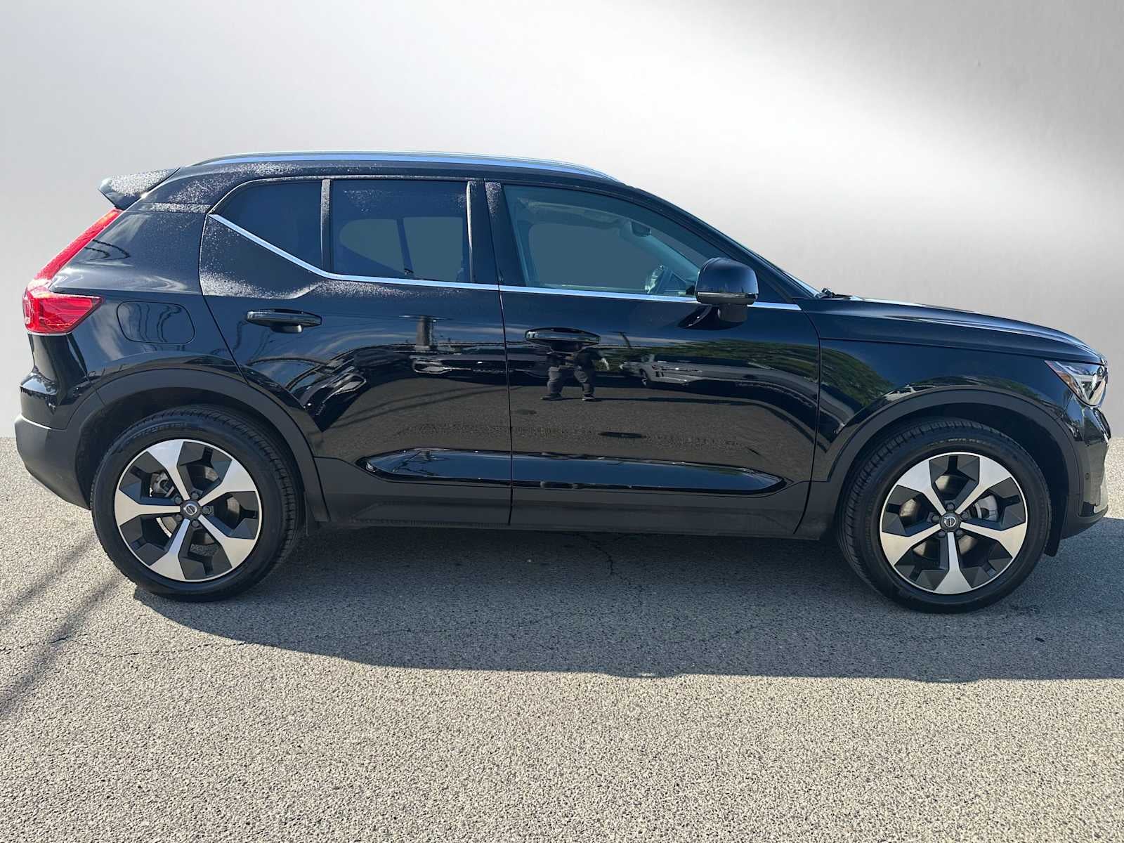 2025 Volvo XC40 Plus Bright Theme