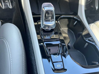 2025 Volvo XC40 Plus Bright Theme