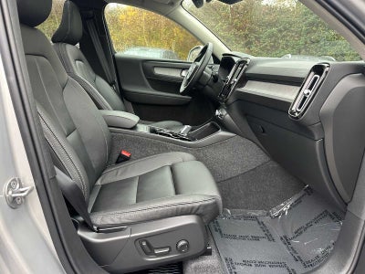 2025 Volvo XC40 Plus Bright Theme