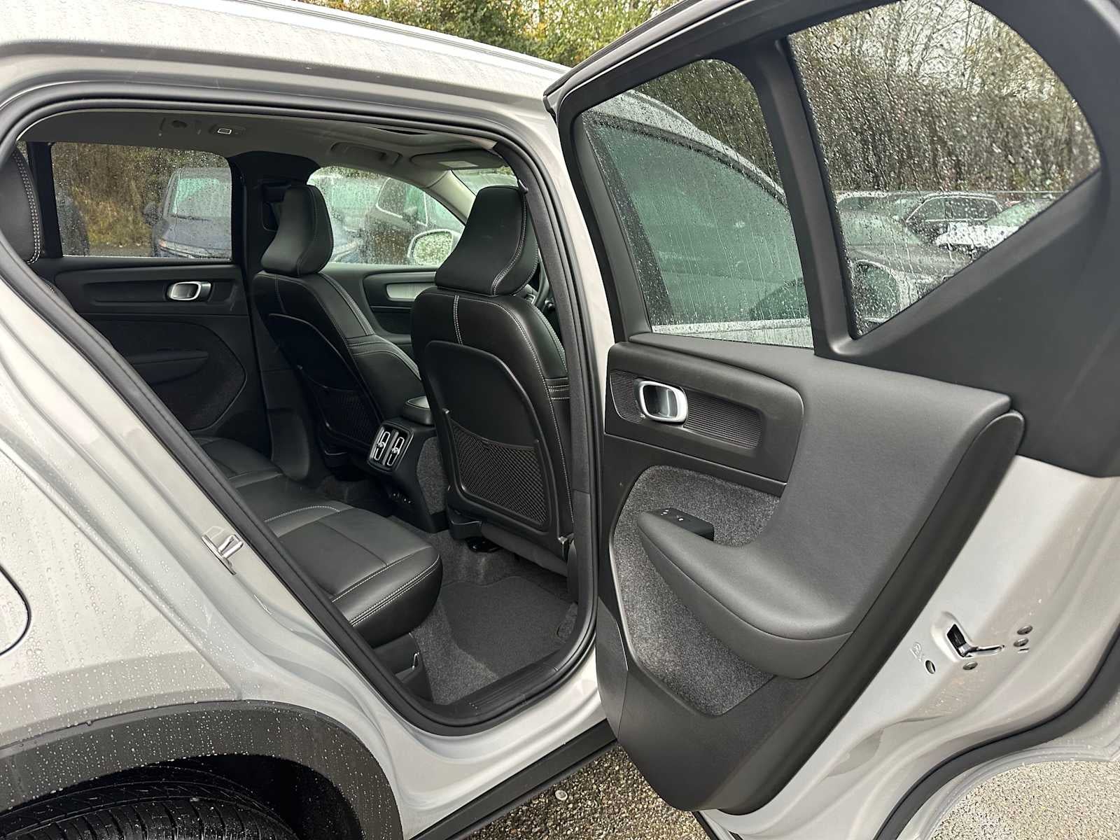 2025 Volvo XC40 Plus Bright Theme