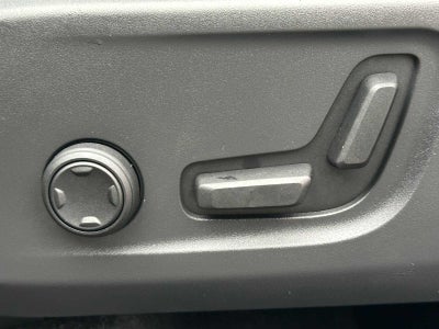 2025 Volvo XC40 Plus Bright Theme