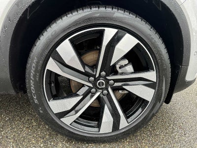 2025 Volvo XC40 Plus Bright Theme