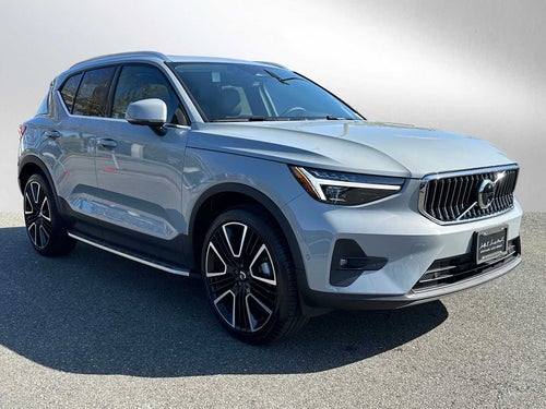 2025 Volvo XC40 Ultra Bright Theme