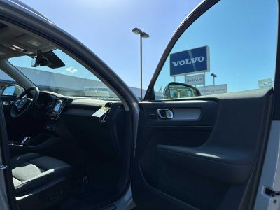 2025 Volvo XC40 Ultra Bright Theme