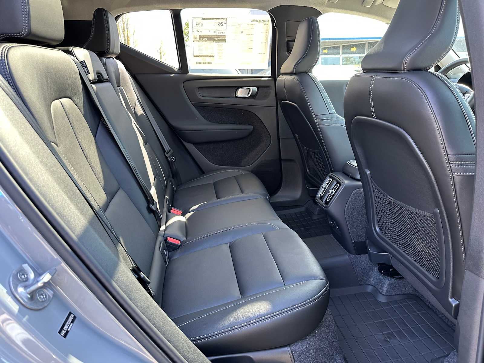 2025 Volvo XC40 Ultra Bright Theme