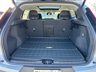 2025 Volvo XC40 Ultra Bright Theme