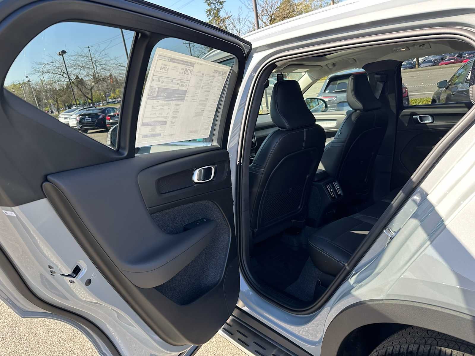 2025 Volvo XC40 Ultra Bright Theme