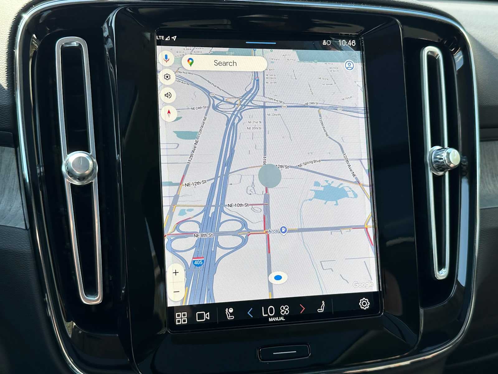 2025 Volvo XC40 Ultra Bright Theme