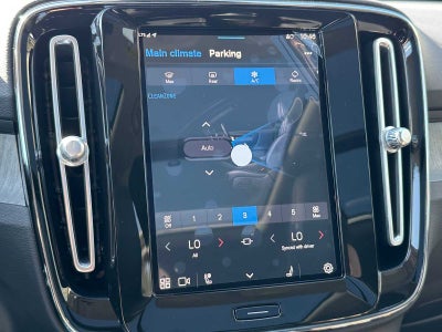 2025 Volvo XC40 Ultra Bright Theme