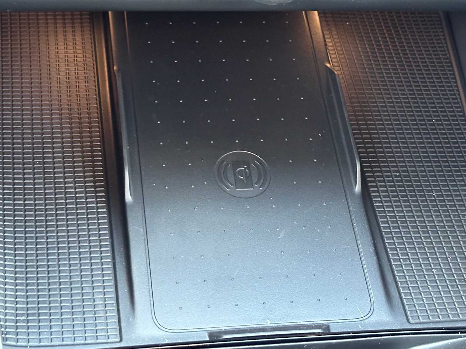 2025 Volvo XC40 Ultra Bright Theme