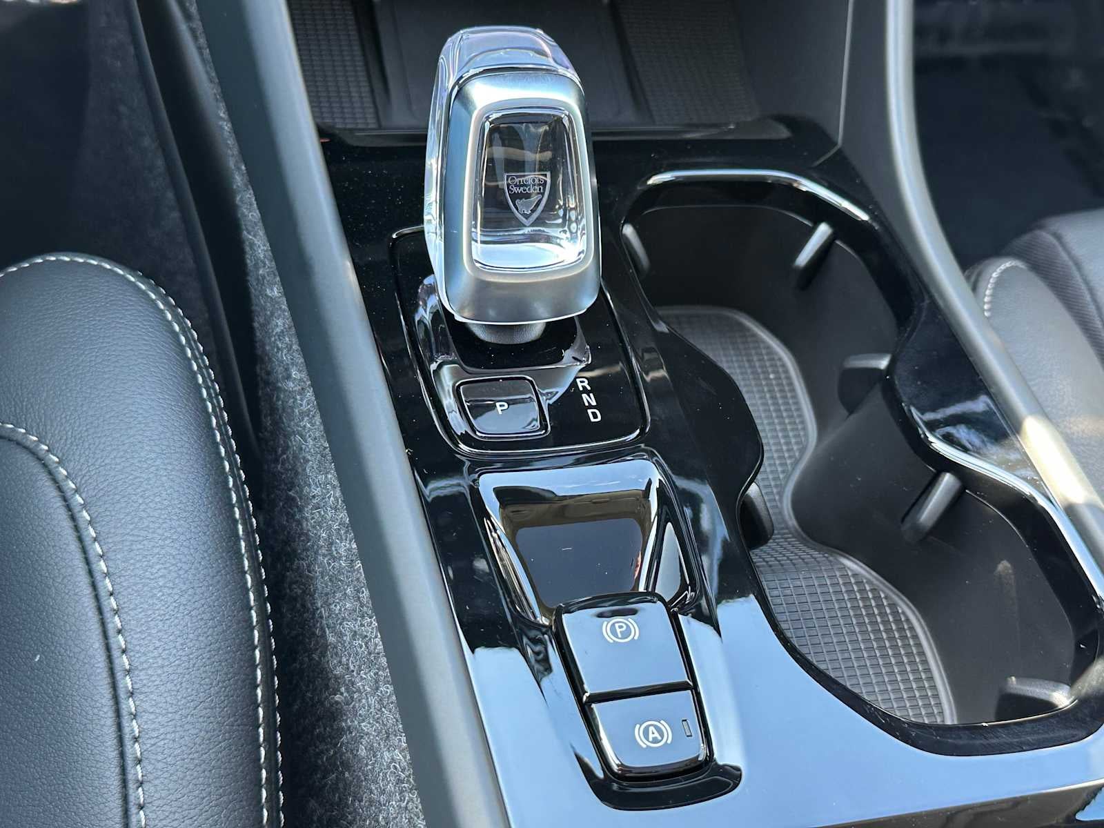 2025 Volvo XC40 Ultra Bright Theme