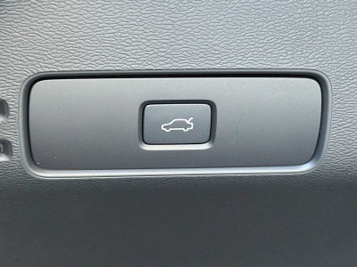 2025 Volvo XC40 Ultra Bright Theme