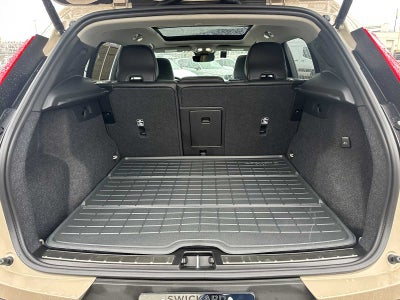 2025 Volvo XC40 Ultra Bright Theme