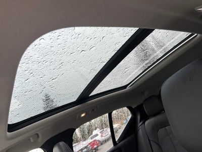 2025 Volvo XC40 Ultra Bright Theme