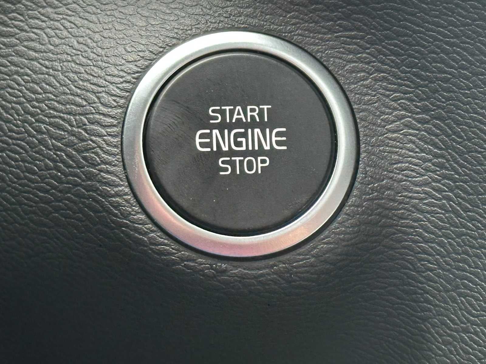 2025 Volvo XC40 Ultra Bright Theme