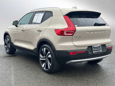 2025 Volvo XC40 Ultra Bright Theme