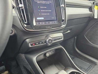 2025 Volvo XC40 Core Bright Theme