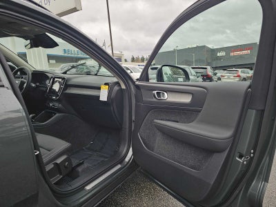 2026 Volvo XC40 Core