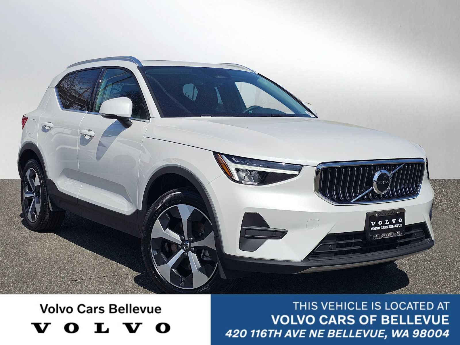 2025 Volvo XC40 B5 Core Bright AWD's photo