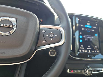 2025 Volvo XC40 Core Bright Theme