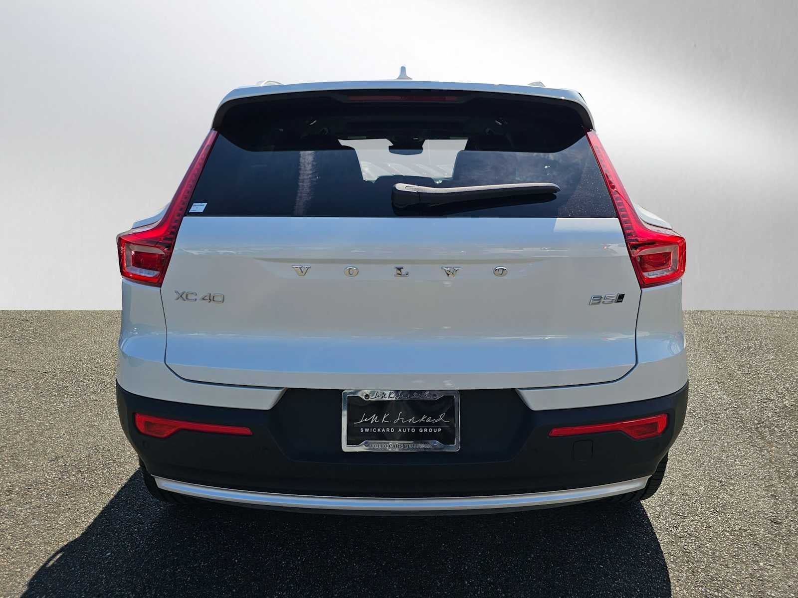 2025 Volvo XC40 Core Bright Theme