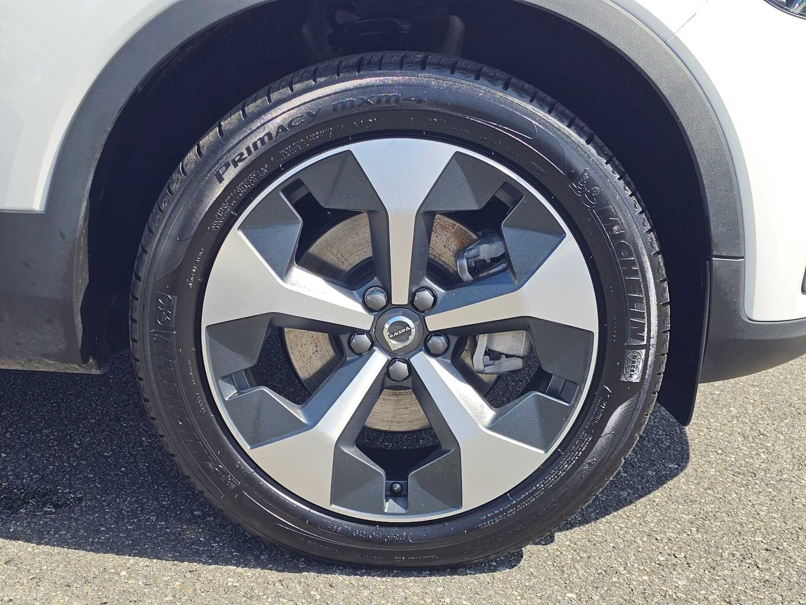 2025 Volvo XC40 Core Bright Theme