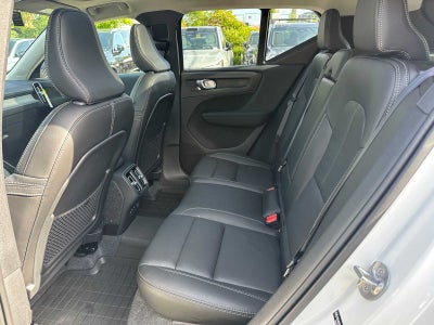 2025 Volvo XC40 Core Bright Theme