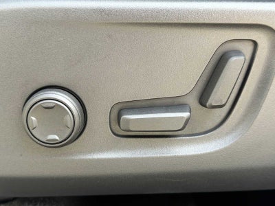 2025 Volvo XC40 Core Bright Theme