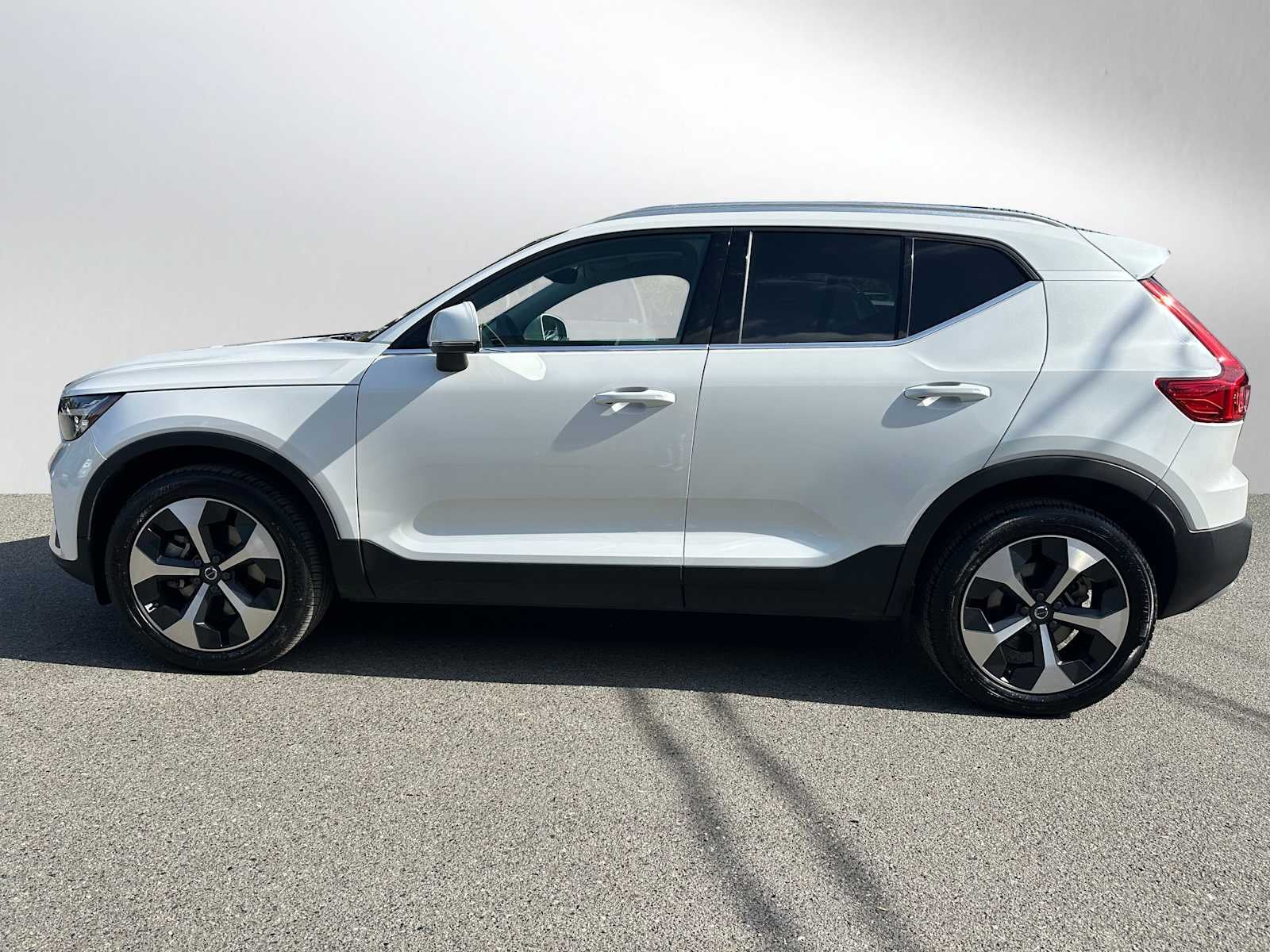 2025 Volvo XC40 Core Bright Theme