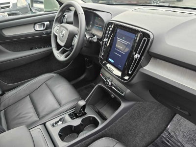 2025 Volvo XC40 Core Bright Theme