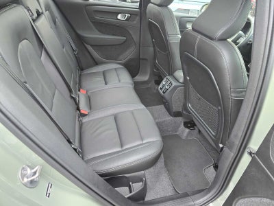 2025 Volvo XC40 Core Bright Theme