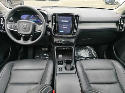 2025 Volvo XC40 Core Bright Theme