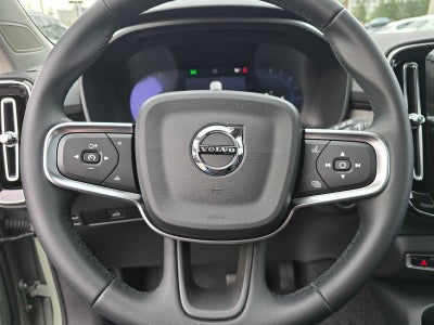 2025 Volvo XC40 Core Bright Theme