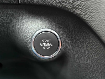 2025 Volvo XC40 Core Bright Theme