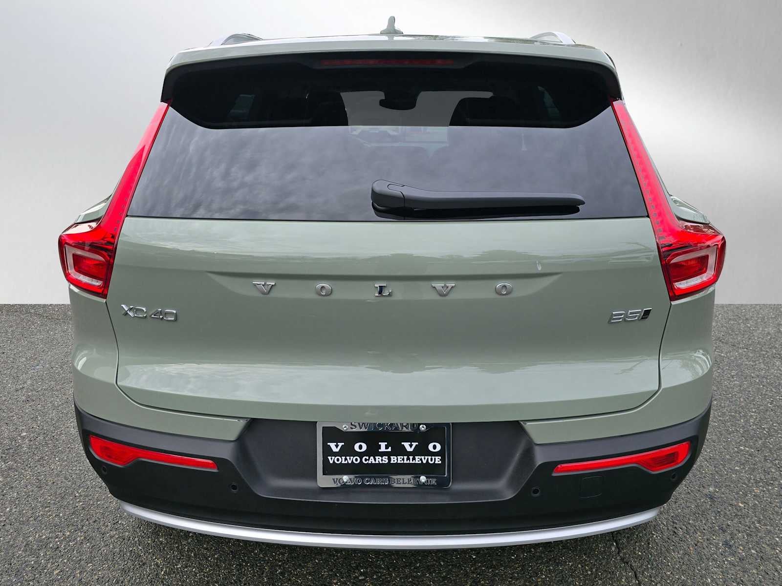 2025 Volvo XC40 Core Bright Theme