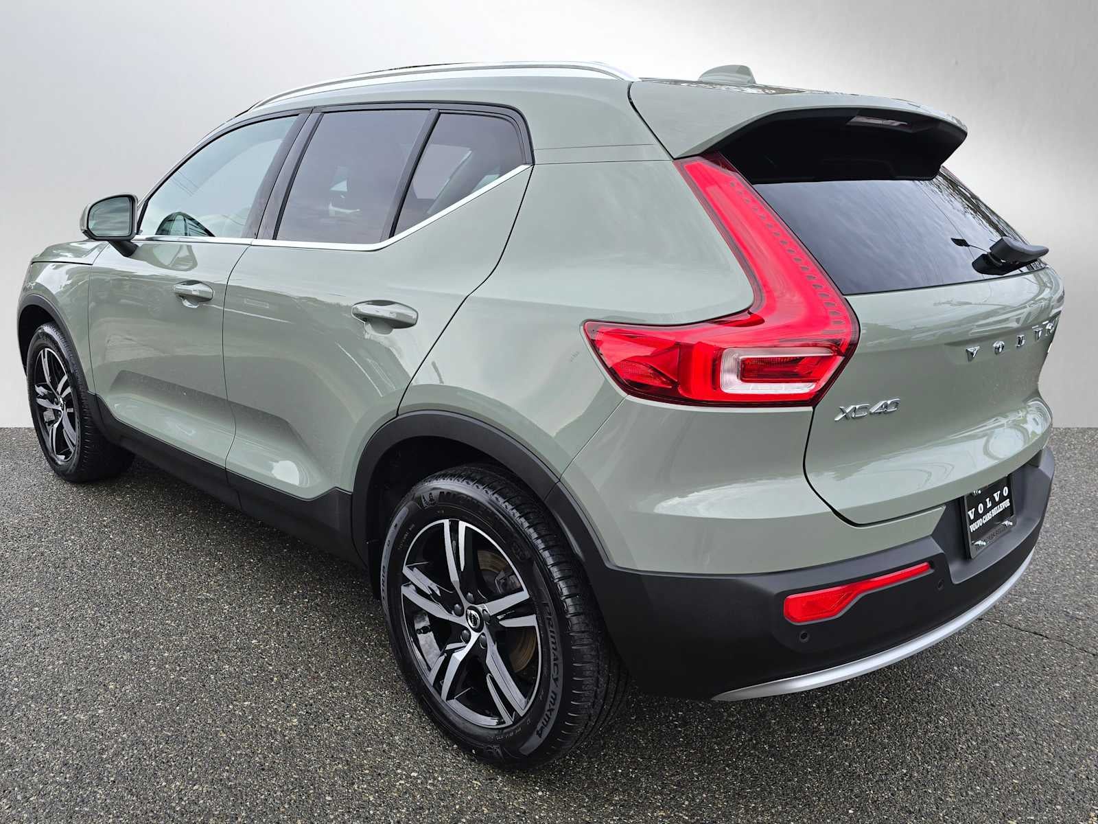2025 Volvo XC40 Core Bright Theme