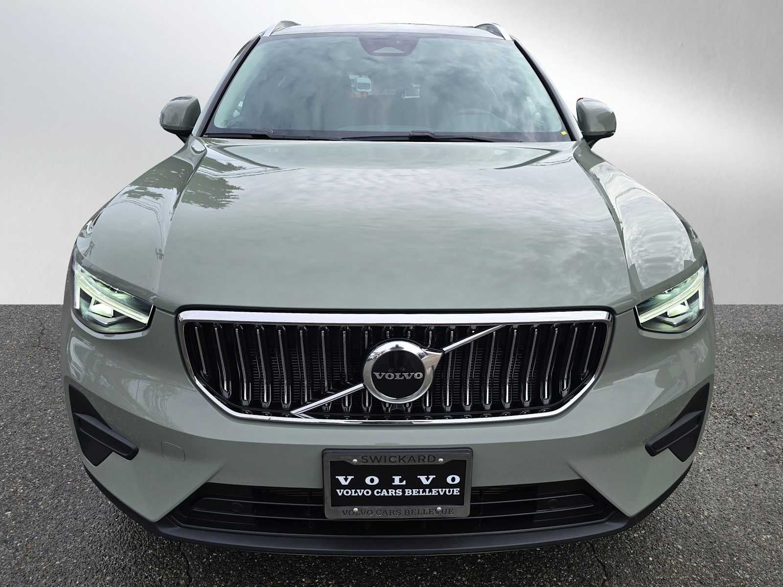 2025 Volvo XC40 Core Bright Theme