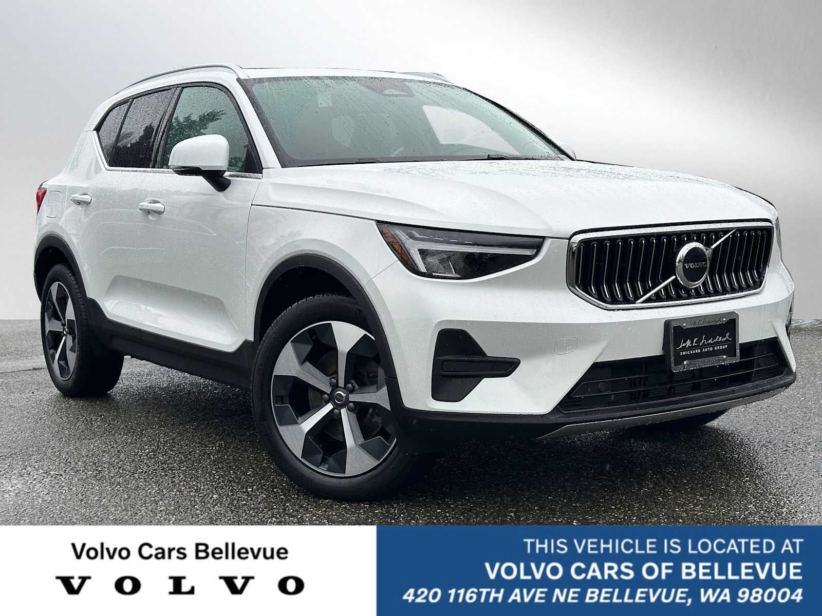 2025 Volvo XC40 Core Bright Theme
