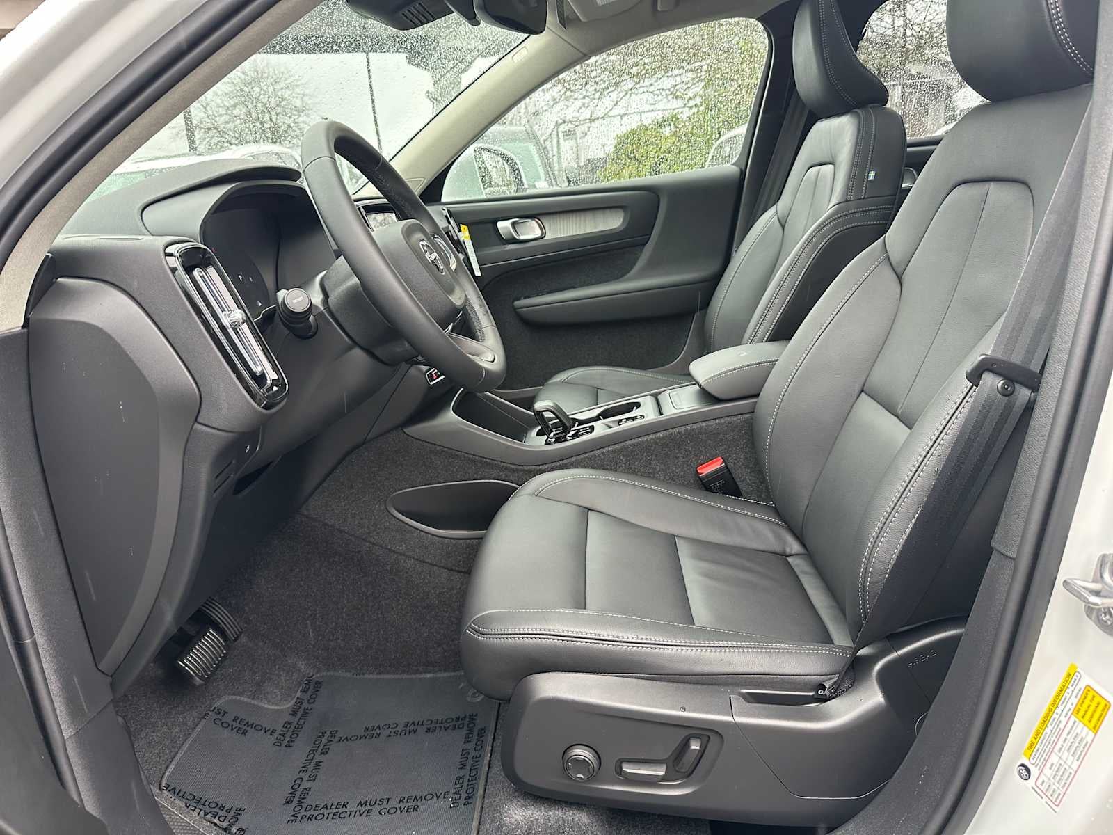 2025 Volvo XC40 Core Bright Theme