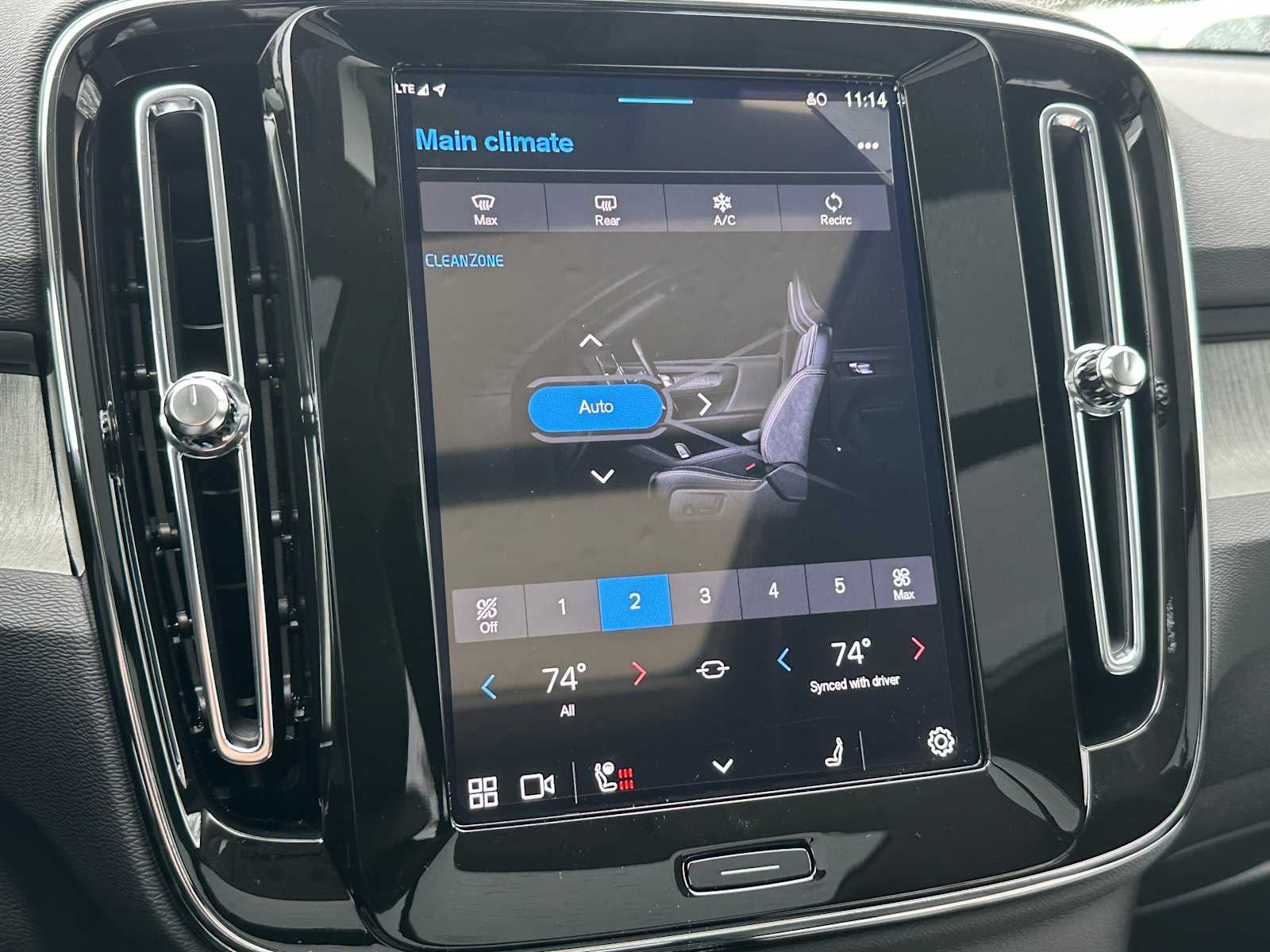 2025 Volvo XC40 Core Bright Theme