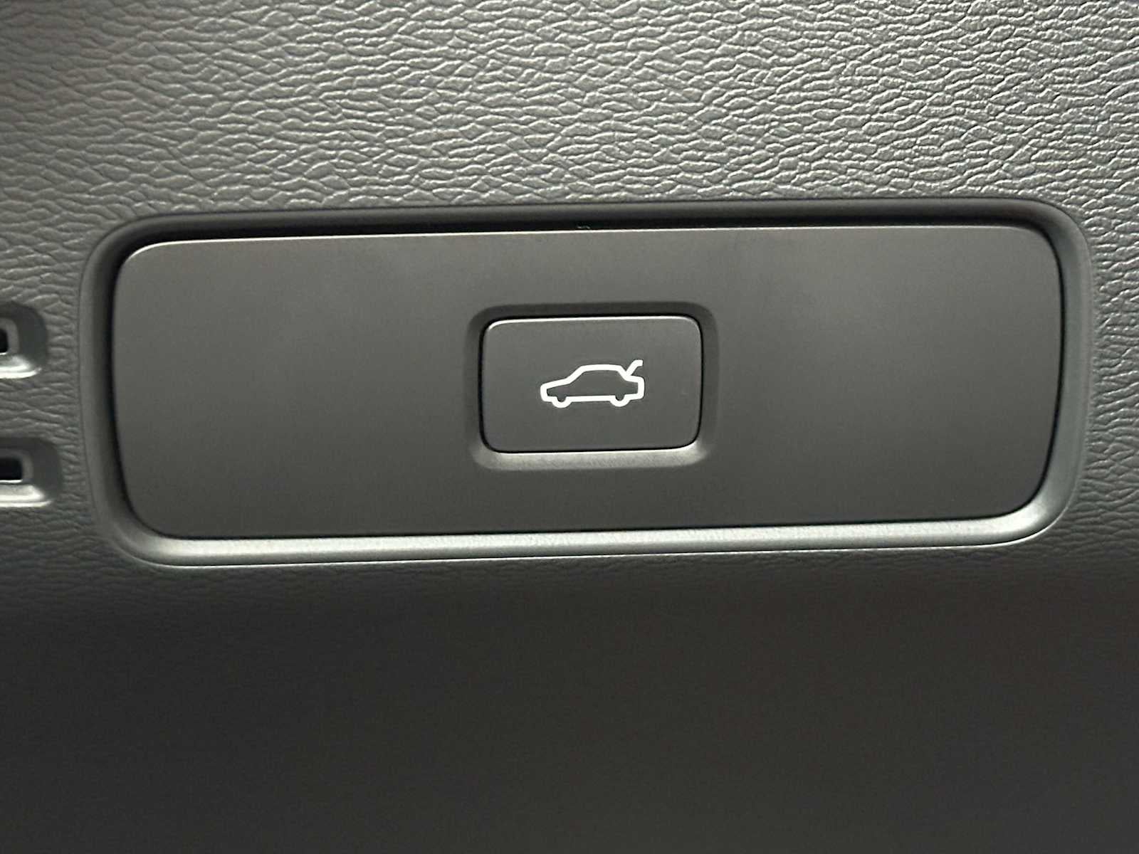 2025 Volvo XC40 Core Bright Theme