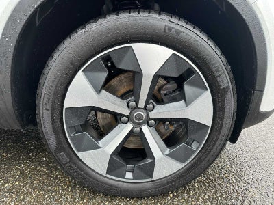 2025 Volvo XC40 Core Bright Theme