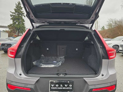 2026 Volvo XC40 Core