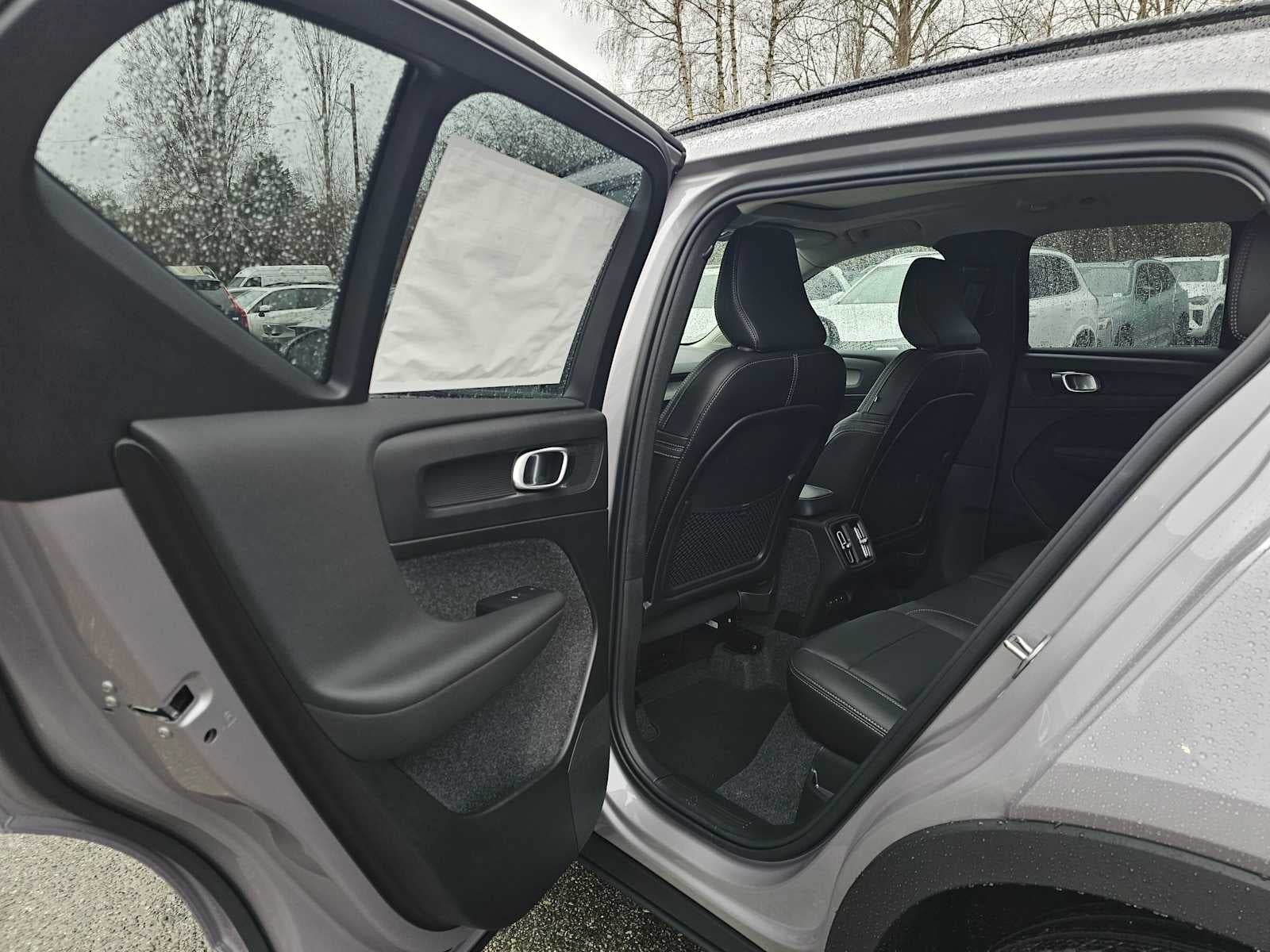 2026 Volvo XC40 Core